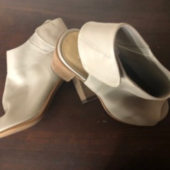 booties - Picture 1 of 1